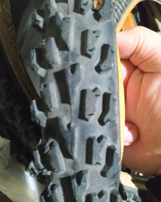lotto 4 copertoni GOODYEAR LUCKY STONE 24X1.95