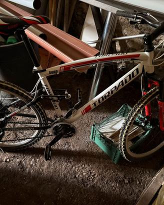 mountain bike e abbiagliamento