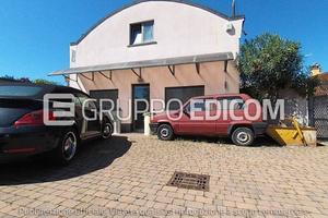 Locale, Pieve Porto Morone.