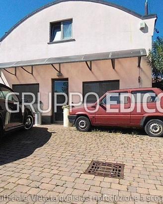 Locale, Pieve Porto Morone.