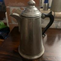 Antica caffettiera in metallo