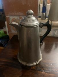Antica caffettiera in metallo