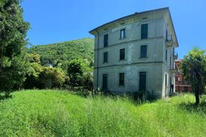 Villa di 670 m² con più di 5 locali a Canzo