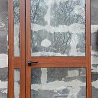 porta a due ante con maniglione antipanico