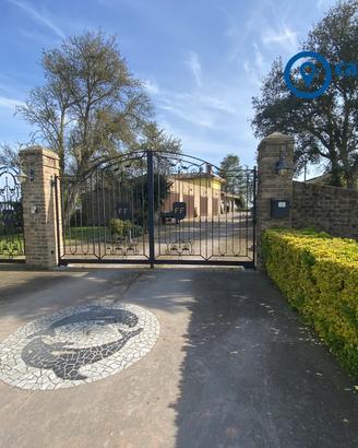 Villa Signorile con ampio parco piantumato