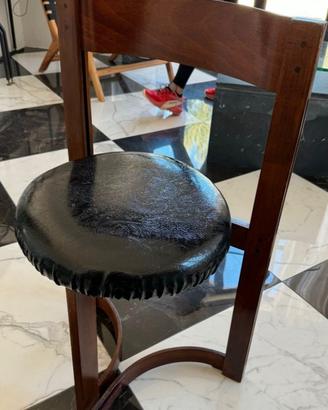 sedia vintage in legno e pelle nera