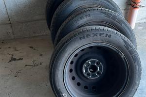 4 gomme con cerchi per yaris toyot
