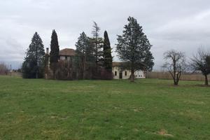Rustico con terreno di 11 mila mq