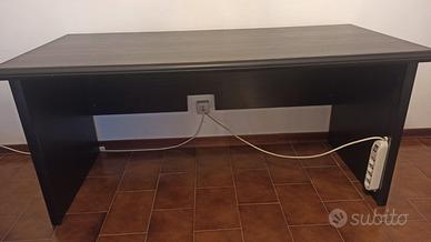Scrivania in legno nera