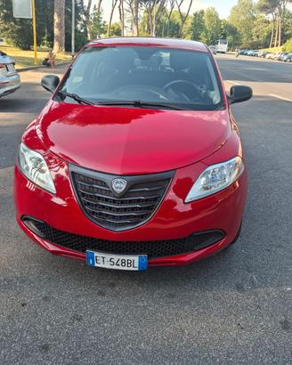 Lancia ypsilon momo design