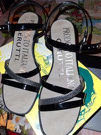 Abbigliamento scarpe