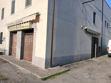 Negozio e magazzino totale 180 mq