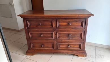 cassettone di massello vecchio