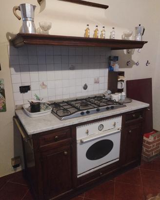 cucina e arredamentiin vero legno 