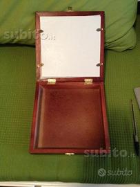 Scatola in legno con tela a mezzo punto