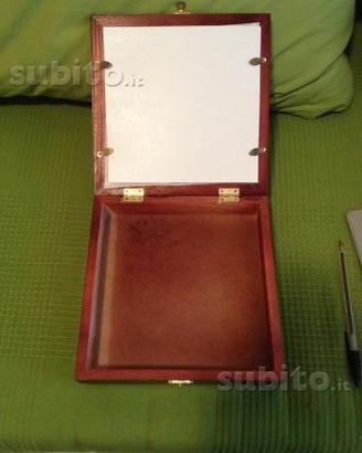 Scatola in legno con tela a mezzo punto