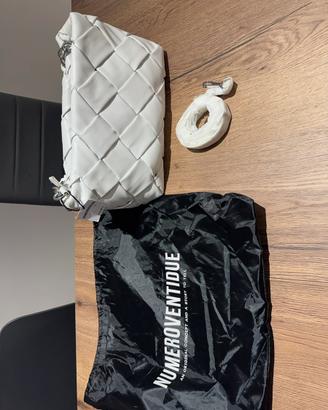 Borsa ventiduerre mai usata con cartellino