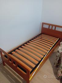 letto più rete in legno massiccio color castano