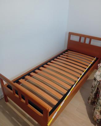 letto più rete in legno massiccio color castano