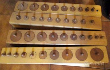 Materiale Montessori - Incastri solidi