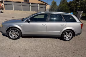 AUDI A4 1.9 TDI/130CV catAvant senza nessun lavo