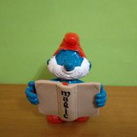 Grande puffo senza occhi e bocca