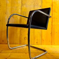 Sedia cantilever