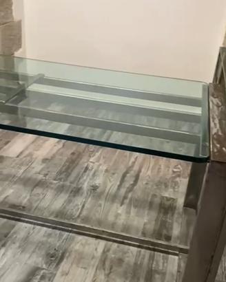 tavolo in vetro e acciaio