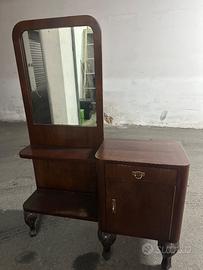Tolettina con coppia di comodini antichi