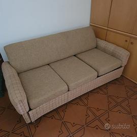 DIVANO LETTO GRATIS