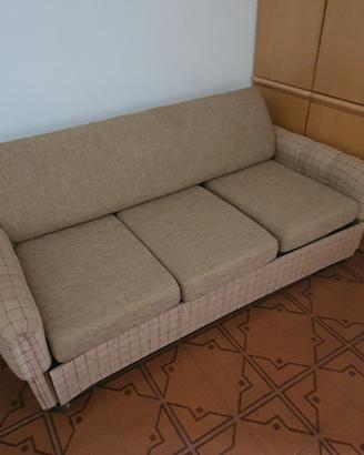 DIVANO LETTO GRATIS