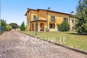 Villetta a schiera di 220 m² con più di 5 locali a
