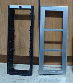 CORNICE PER 3 MODULI  CON TELAIO - URMET 1148/63