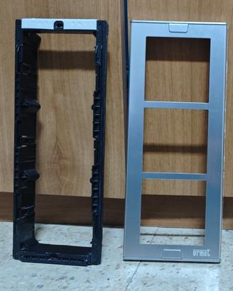 CORNICE PER 3 MODULI  CON TELAIO - URMET 1148/63
