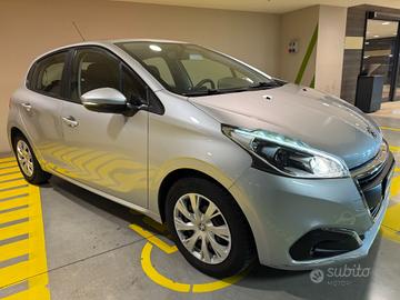 Peugeot 208 1.2 Benzina (leggermente grandinata)