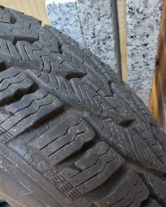 Nr. 4 Gomme invernali misura 175/65 R15 84T