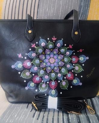 Borsa in pelle decorata a mano