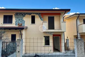 PORZIONE DI BIFAMILIARE A MENDICINO