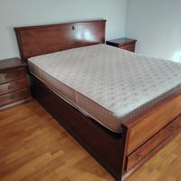 Arredo in legno classico camera da letto