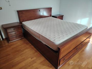 Arredo in legno classico camera da letto