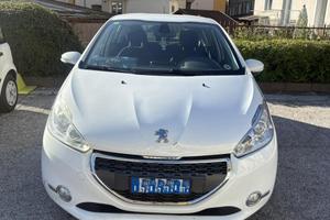 Peugeot 208 per NEOPATENTATI