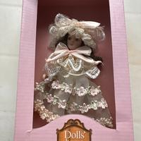 bambola in porcellana con scatola originale