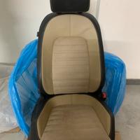 Interni in pelle nera e alcantara beige per Passat