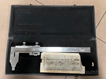 Calibro corsoio con becchi a pennino