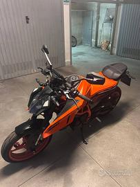 KTM Duke 390 - pari al nuovo - 1600km - 1 propr