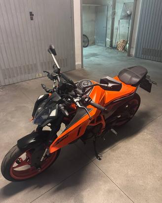 KTM Duke 390 - pari al nuovo - 1600km - 1 propr