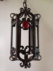 Lampadario antico in ferro battuto stile medievale