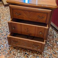 Comodino a 3 cassetti in legno 