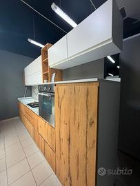 Cucina lineare in legno-PREZZI SHOCK- FUORI TUTTO!