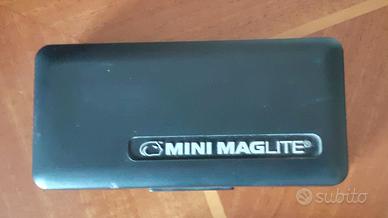 MAGLITE AA TORCIA – PILA  NUOVE BLU E NERA